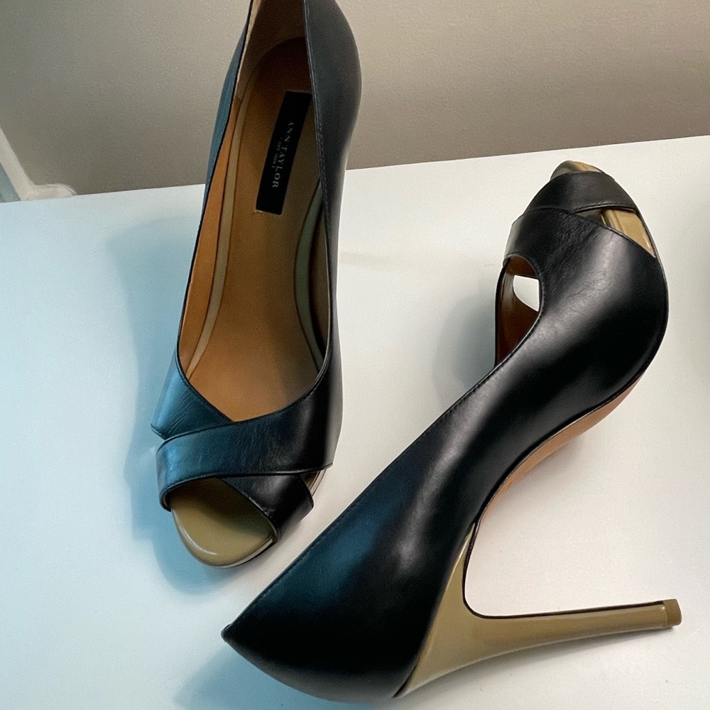 Ann Taylor Two-Tone Leather Heels Size 7 1/2